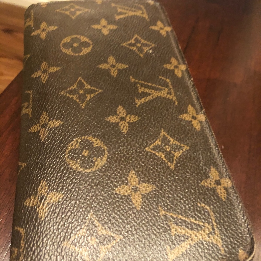 Authentic Louis Vuitton zippy wallet
